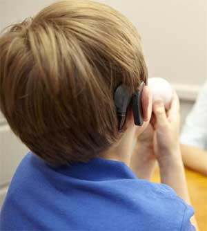 Oral communication provides better outcomes for children with cochlear implants