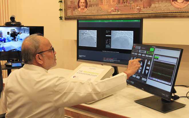 BRAVO: Gujarat Doctor Performs Worlds 1st Robotic Angioplasty 30 km away from patient