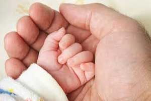 Bottle feeding in infants associated with left-handedness, finds study